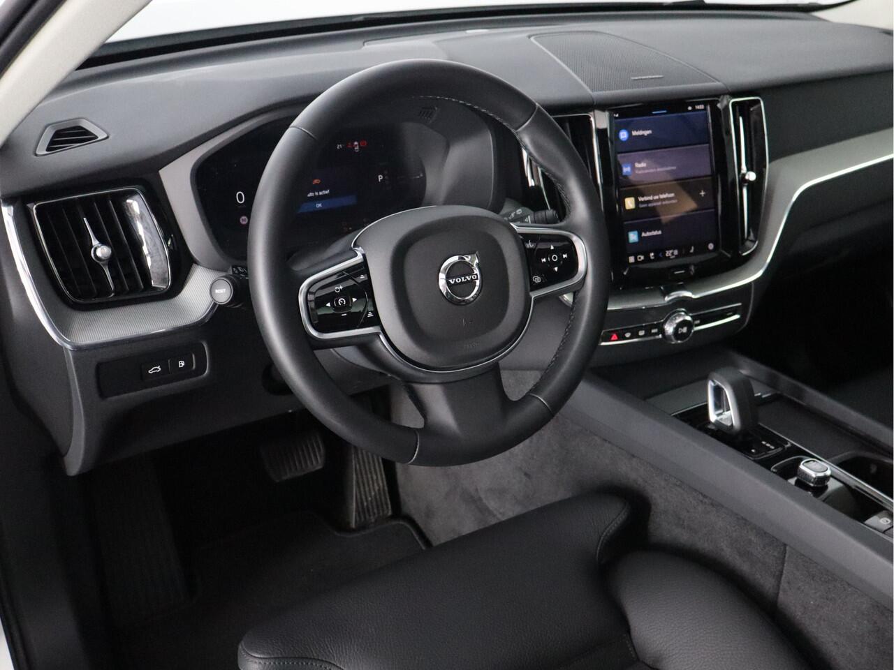 Volvo XC60 2.0 T6 Plug-in hybrid AWD Plus Dark | Trekhaak