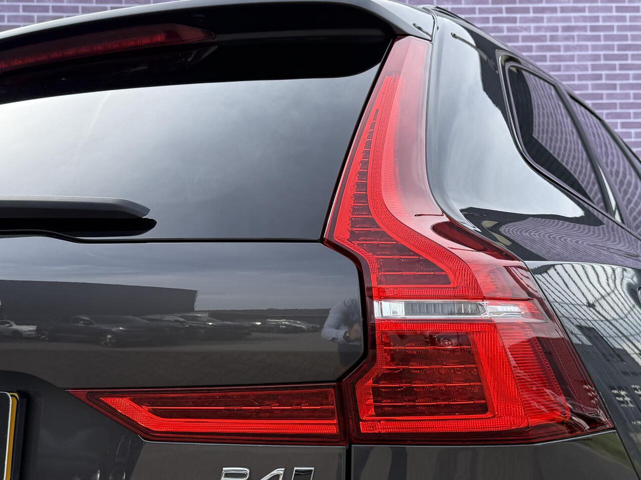 Volvo XC60 B4 D AWD Plus Dark | Google | Trekhaak | 2400KG Trekgewicht | Memory | Sportstoelen | Adaptieve Cruise |