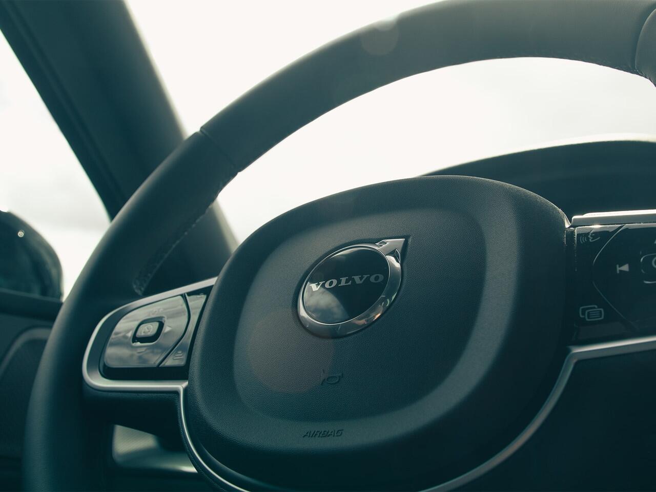 Volvo XC60 T6 Aut. Plug-in hybrid AWD Plus Black Edition | HEICO STYLING KIT