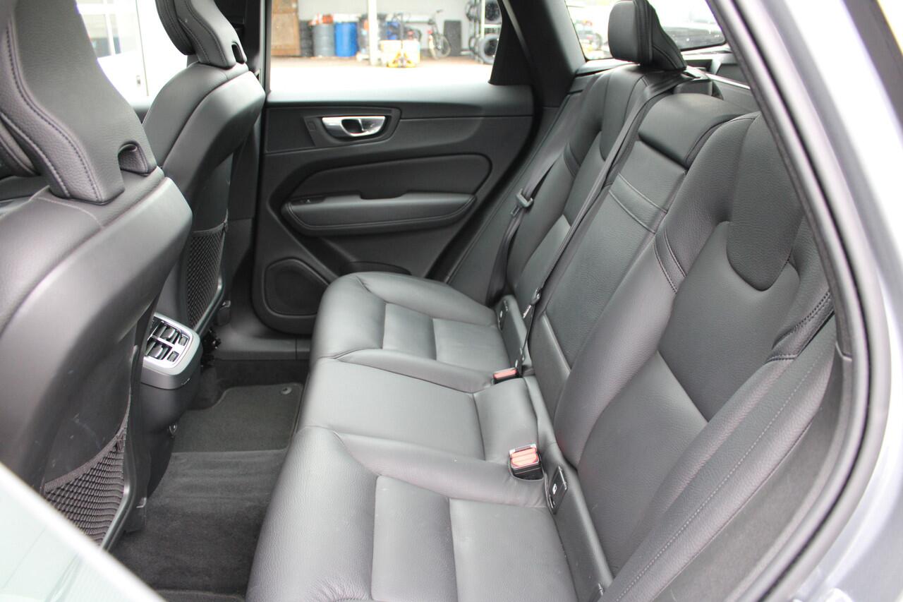 Volvo XC60 B5 Automaat Momentum Exclusive | Head Up display | Trekhaak | Premium Sound | Rondom zicht camera