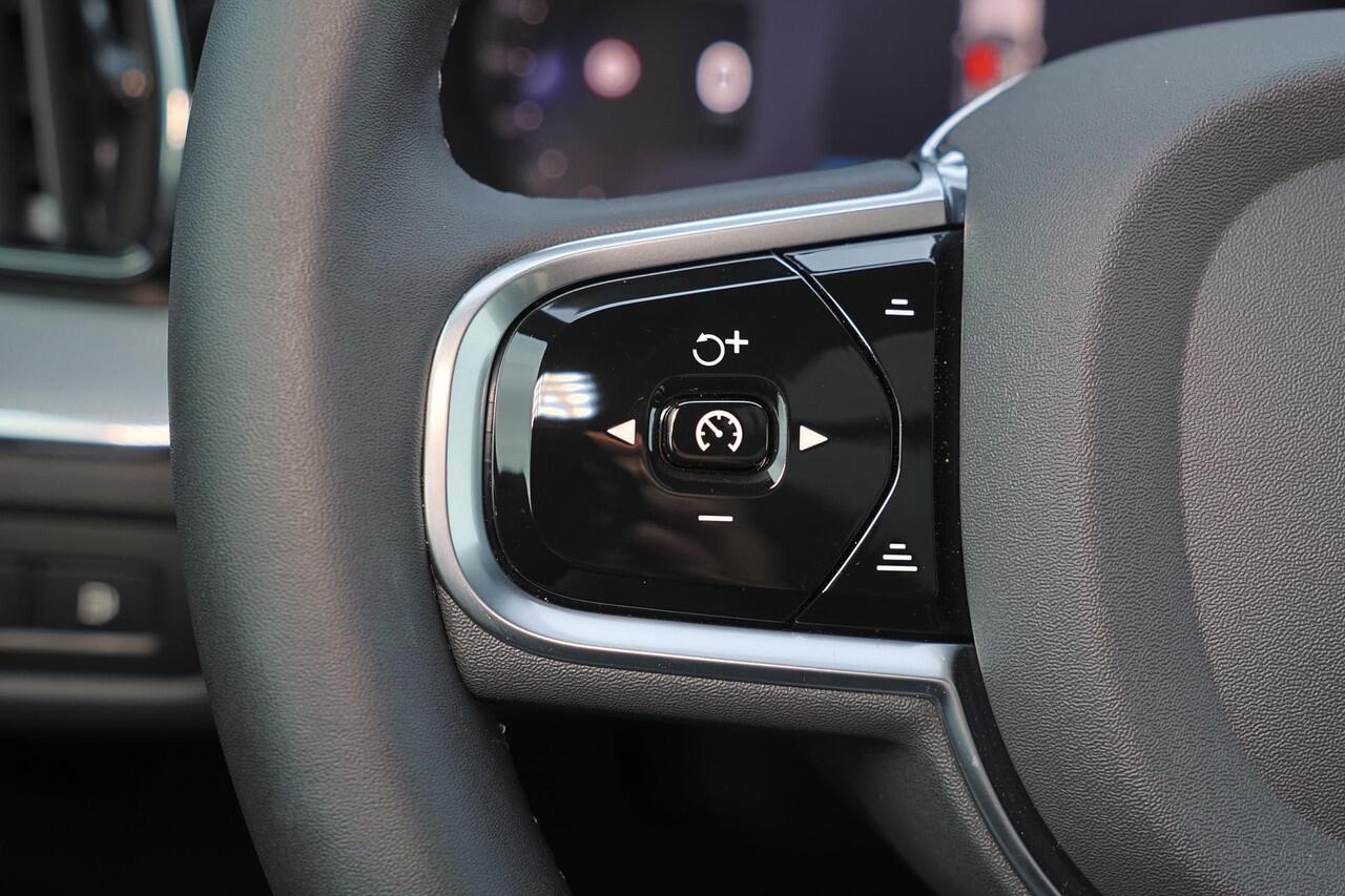 Volvo XC60 T6 Recharge AWD Ultra Black Edition - Panorama/schuifdak - IntelliSafe Assist & Surround - 360º Camera - Harman/Kardon audio - Adaptieve LED koplampen - Verwarmde voorstoelen, stuur & achterbank - Parkeersensoren voor & achter - Elektr. bedienb. voorstoel