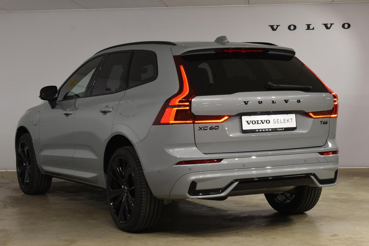 Volvo XC60 T6 350PK Plug-in Hybrid AWD Plus Black Edition / Head Up Display / 360 Camera / Panorama Dak / Lederen Bekleding / Elektrische Stoelen / Stuur & Stoelverwarming /