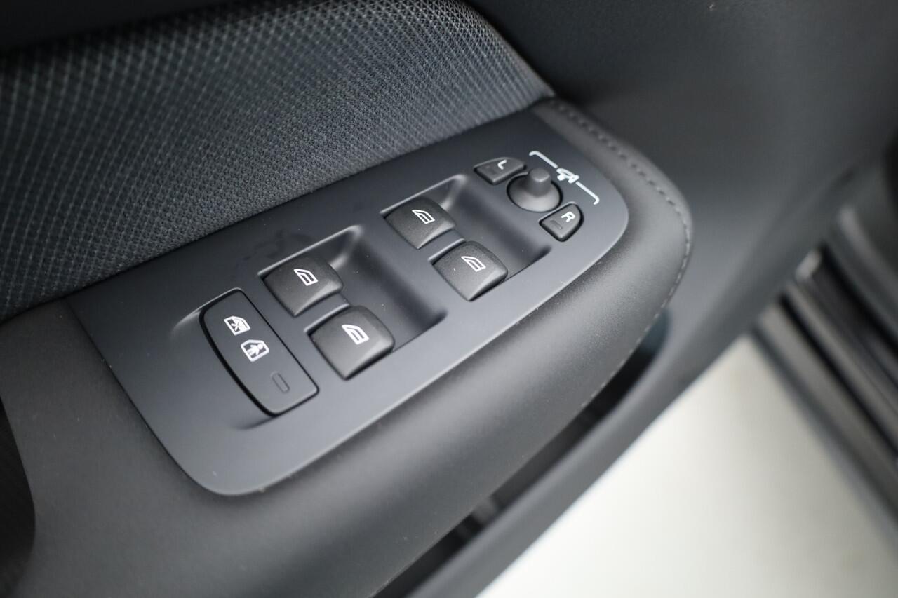 Volvo XC60 2.0 T6 Plug-in hybrid AWD Plus Black Edition | Pano | 360Cam | Stoel- Stuurverw. | Memory | Harman Kardon | CarPlay | 21''