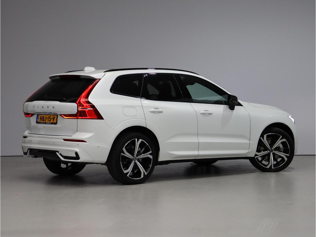 Volvo XC60 T6 AWD Plug-in hybrid Ultra Dark / Stoel+stuur+achterbankverwarming / Contourstoelen / Privacy glass / Elektr. bed. stoelen