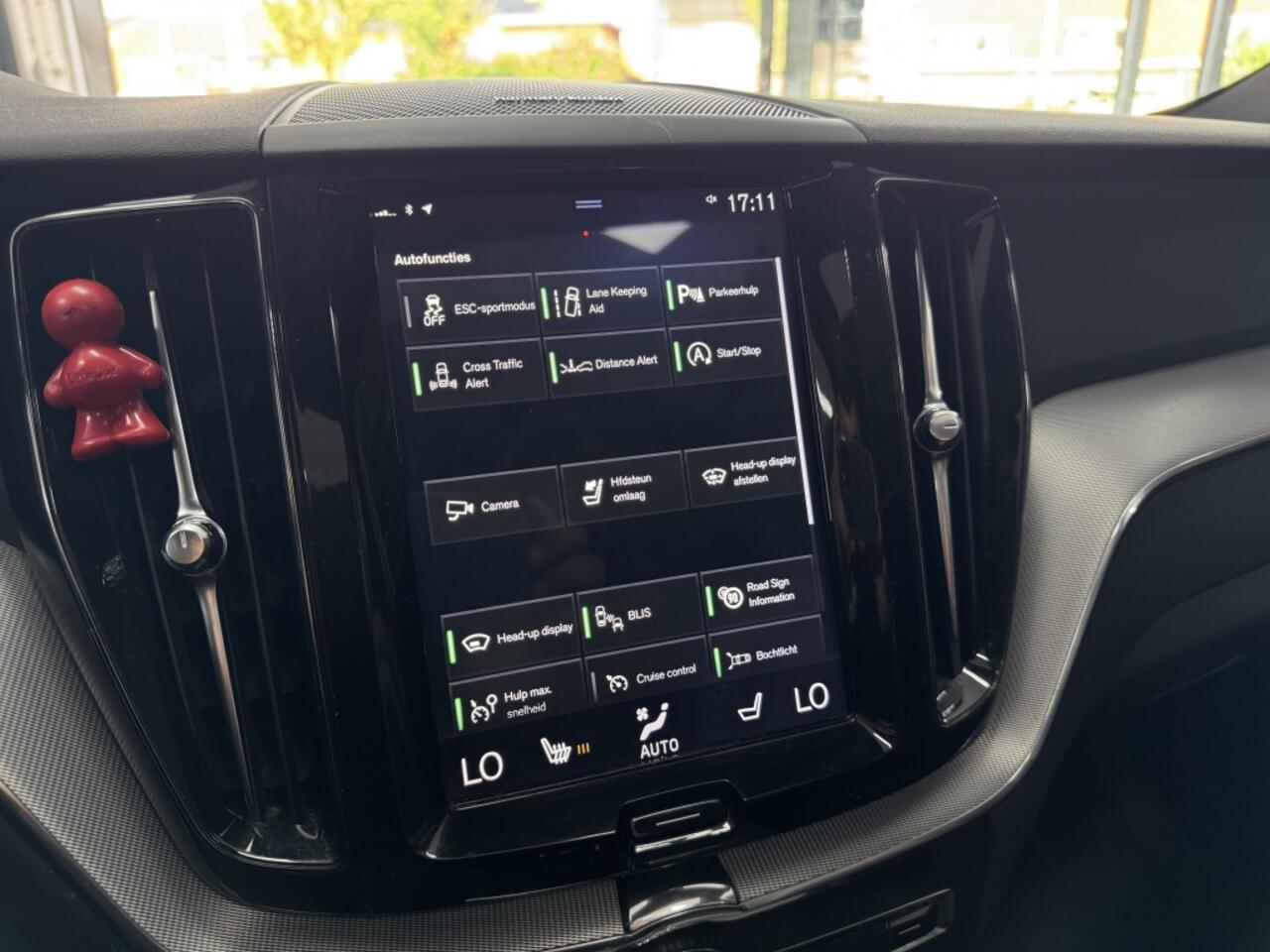 Volvo XC60 2.0 D5 AWD R-Design 236PK PANO HUD ACC