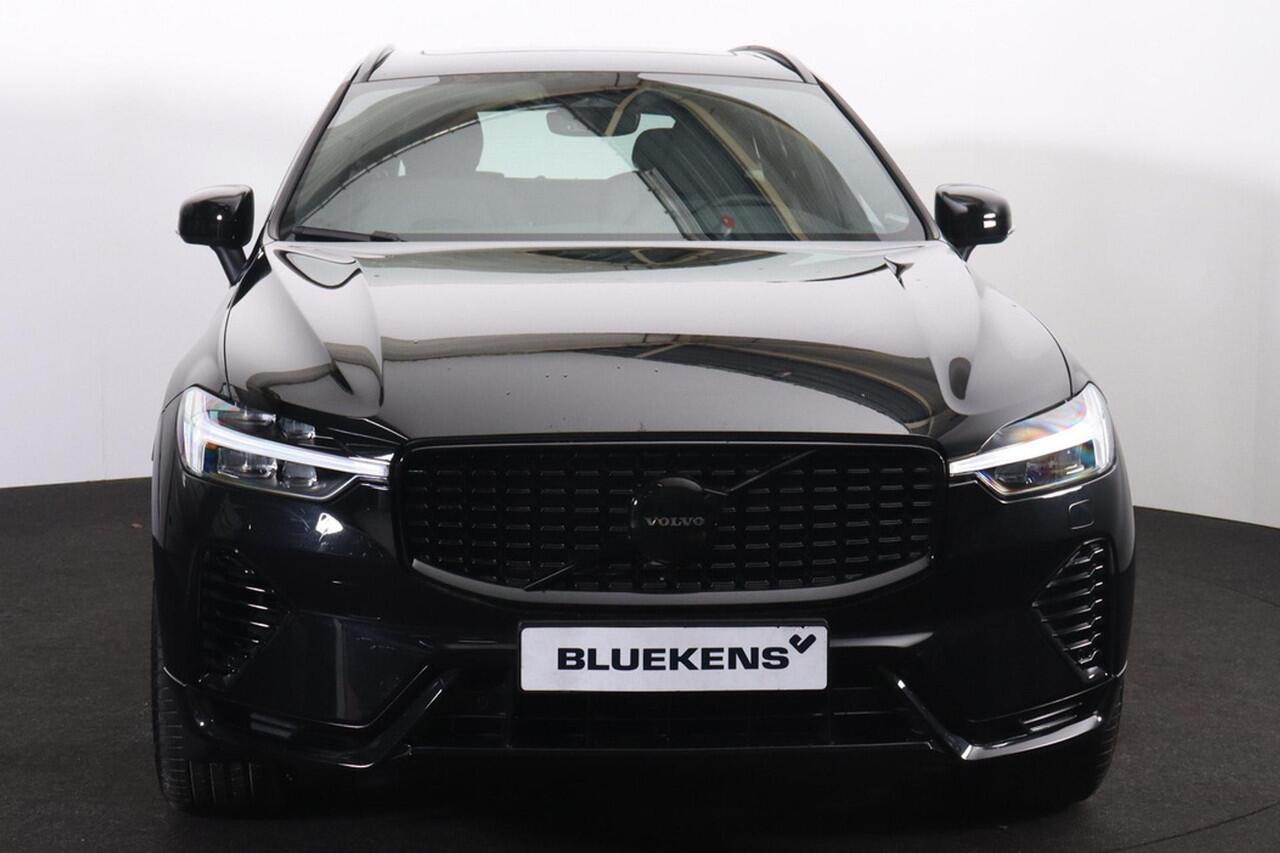 Volvo XC60 T6 Recharge AWD Plus Black Edition - Panorama/schuifdak - Adaptieve LED koplampen - Parkeercamera achter - Verwarmde voorstoelen, stuur & achterbank - Parkeersensoren voor & achter - Elektr. bedienb. voorstoelen met geheugen - Draadloze tel. lader - Cruis