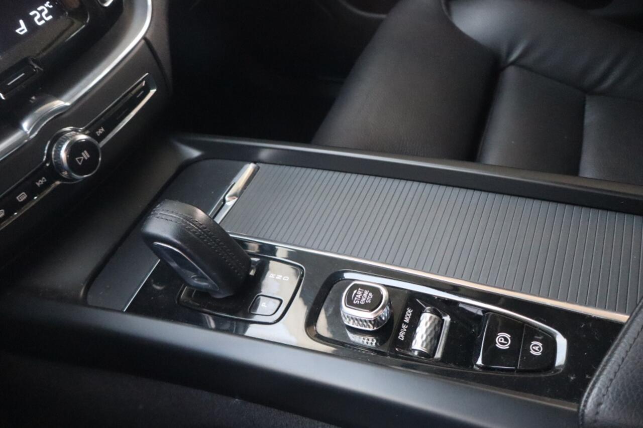 Volvo XC60 2.0 B5 | Geen import | Stoel en stuur verwarming | Harman Kardon