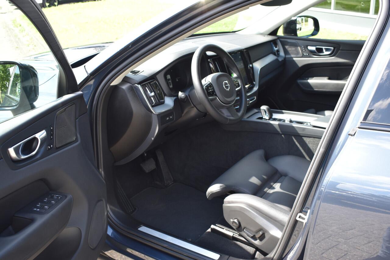 Volvo XC60 T8 AWD 455PK Plug-in hybrid Ultra Dark | Pano dak | Head Up Display | 360 Camera | ACC | Pilot Assist | Harman & Kardon | Keyless |