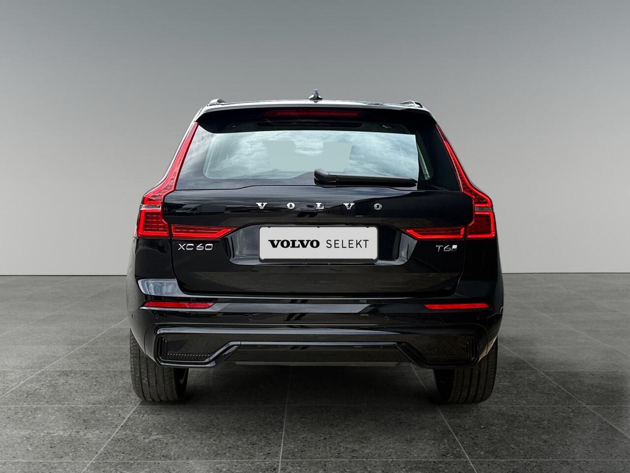 Volvo XC60 2.0 T6 Plug-in hybrid AWD Ultra Dark | Harman/Kardon Audio | Panoramadak | Trekhaak | Stoelverwarming |