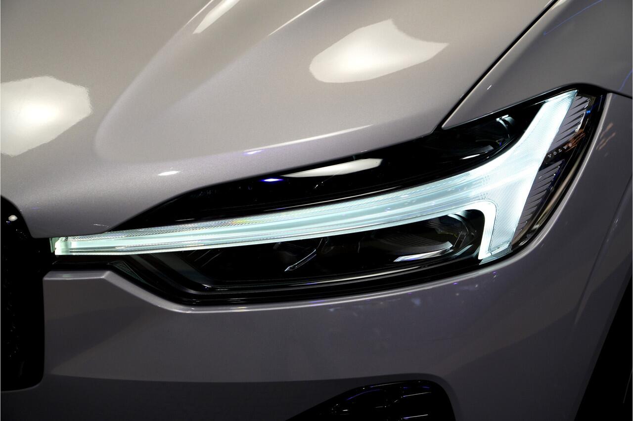 Volvo XC60 2.0 B5 MHEV 195kW/265pk Aut8 Plus Dark GOOGLE DASH&SERVICES + HIGH PERF AUDIO + PILOT ASSIST + HEAD-UP DISPLAY + ADAPT.CRUISE + STANDKACHEL + STOELVERWARMING V&A + BLIS + LANE ASSIST + STUURVERWARMING + ON-CALL + EL.TREKHAAK + PARKSENSOREN + 20" LM-VELGEN