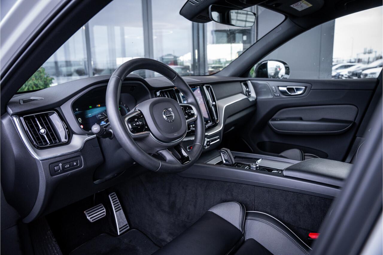 Volvo XC60 2.0 Recharge T8 AWD R-Design - Luchtvering | Panorama | H&K | Memory | 360 Camera