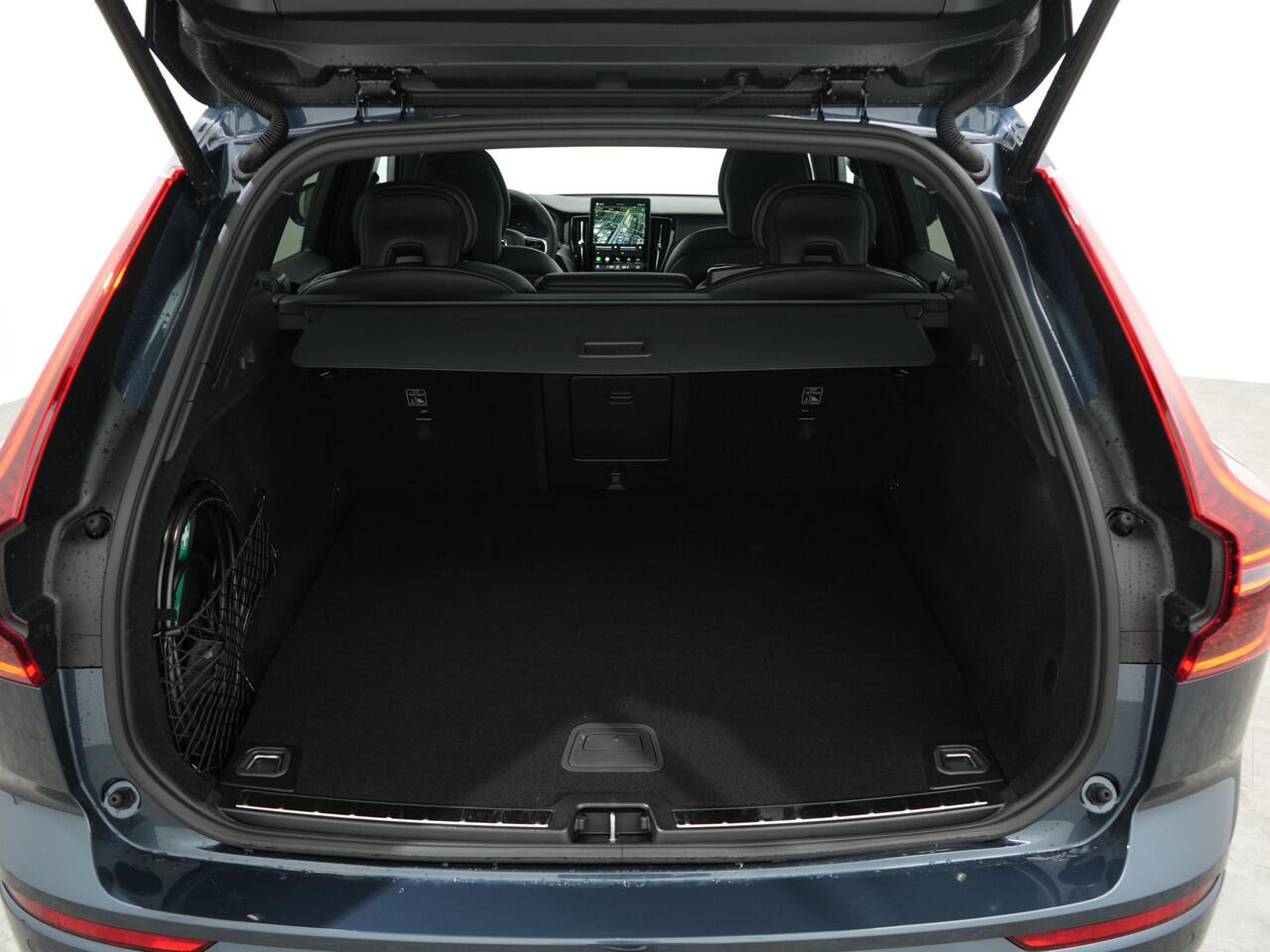 Volvo XC60 2.0 T8 RECHARGE AWD 455PK PLUS BLACK EDITION AUT8 MY26 | Trekhaak | Pilot Assist | Privacy Glass