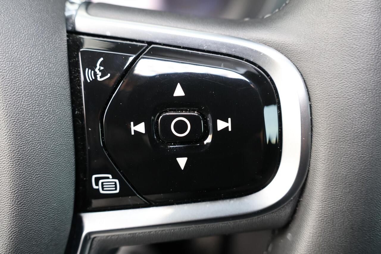 Volvo XC60 T6 Plug-in Hybrid AWD Plus Bright - LONG RANGE - Panorama/schuifdak - IntelliSafe Assist & Surround - 360º Camera - Harman/Kardon audio - Adaptieve LED koplampen - Verwarmde voorstoelen, stuur & achterbank - Parkeersensoren voor & achter - Elektr. bedienb