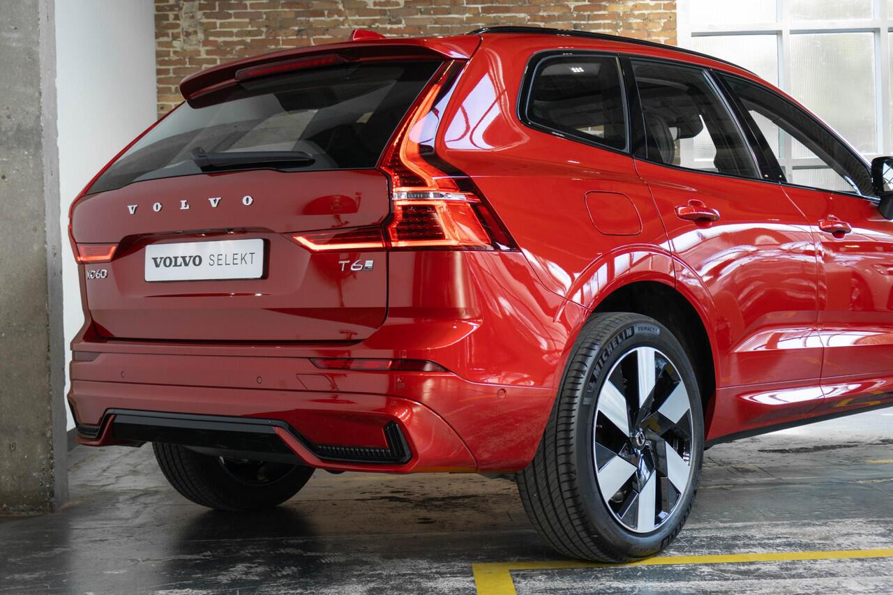 Volvo XC60 T6 Plug-in hybrid AWD Ultra Dark | Panoramadak | Semi Electrische Wegklapbar Trekhaak | 360° Parkeercamera | Stoelverwarming | Lederen Bekleding | Google Infotainment | Parkeersensoren voor + achter | Adaptive Cruise Control