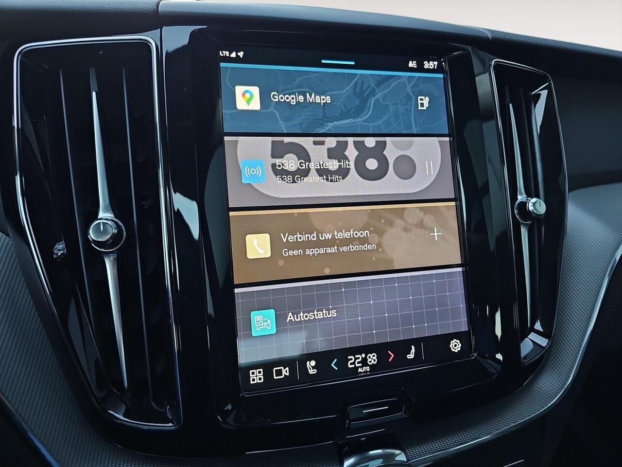 Volvo XC60 2.0 T6 Plug-in hybrid AWD Plus Dark | Trekhaak | 360 graden camera | Stoelverwarming | Panoramadak |