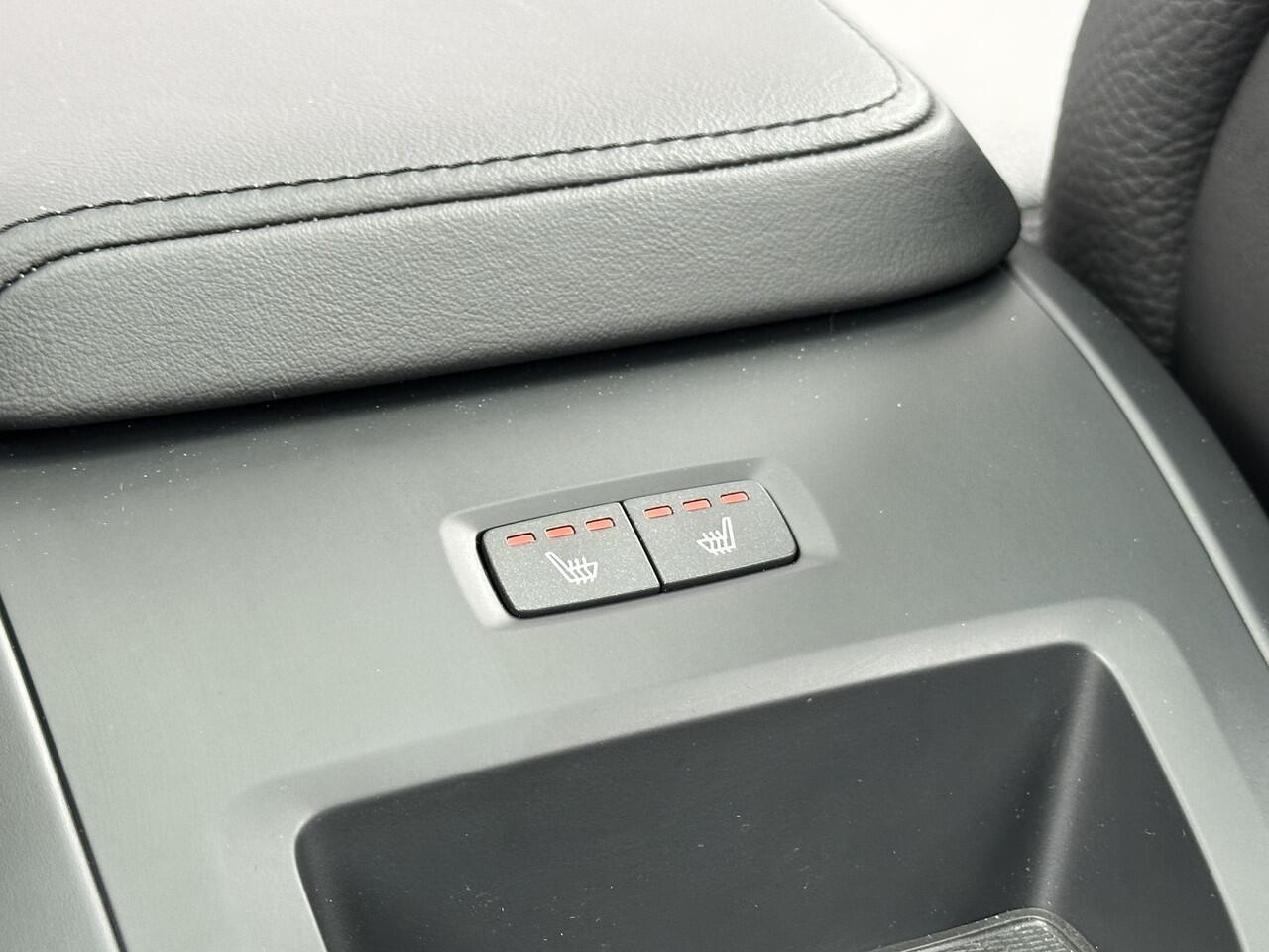 Volvo XC60 2.0 T6 Plug-in hybrid AWD Ultimate Dark schuifdak 360 camera Bowers & Wilkins luchtvering 20 inch trekhaak