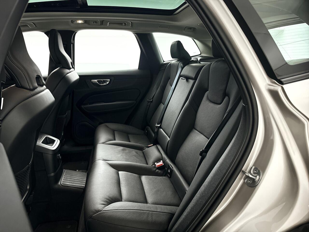 Volvo XC60 T6 Plug-in hybrid AWD Ultra Dark | Panoramadak | 360º camera | Head-up Display | Stoel- en Stuurverwarming | Harman Kardon | Trekhaak