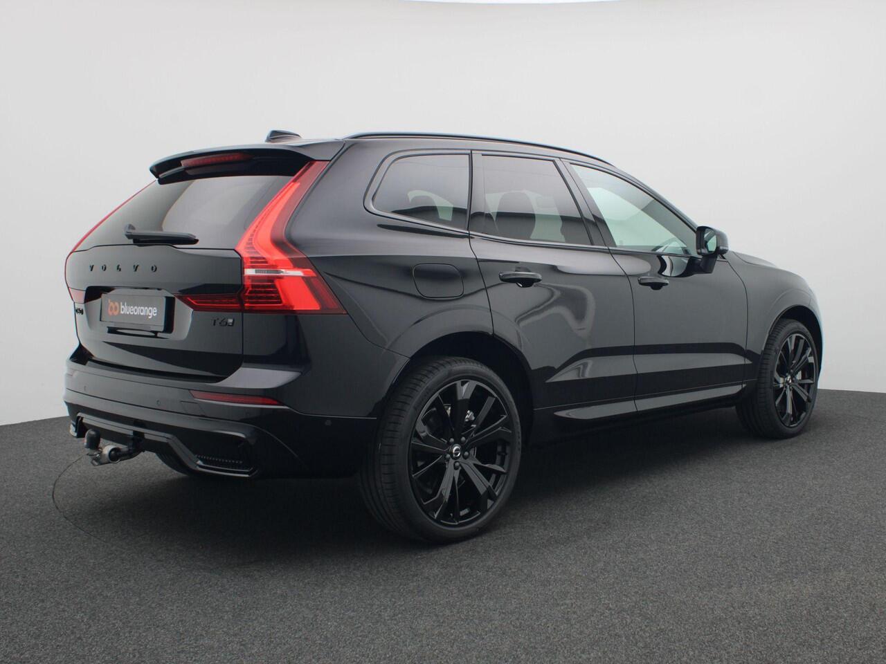 Volvo XC60 2.0 T6 Plug-in hybrid AWD Plus Black Edition 350PK Panoramadak, trekhaak, alarm, leder, elektrische achterklep, 21" lichtmetaal, dodehoekdetectie