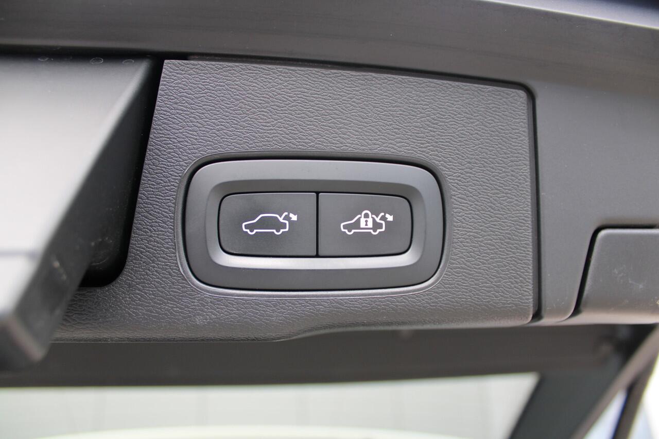 Volvo XC60 T8 455 pk Plug-in hybrid AWD Plus Bright | Trekhaak | Harman Kardon | Verw. voorruit