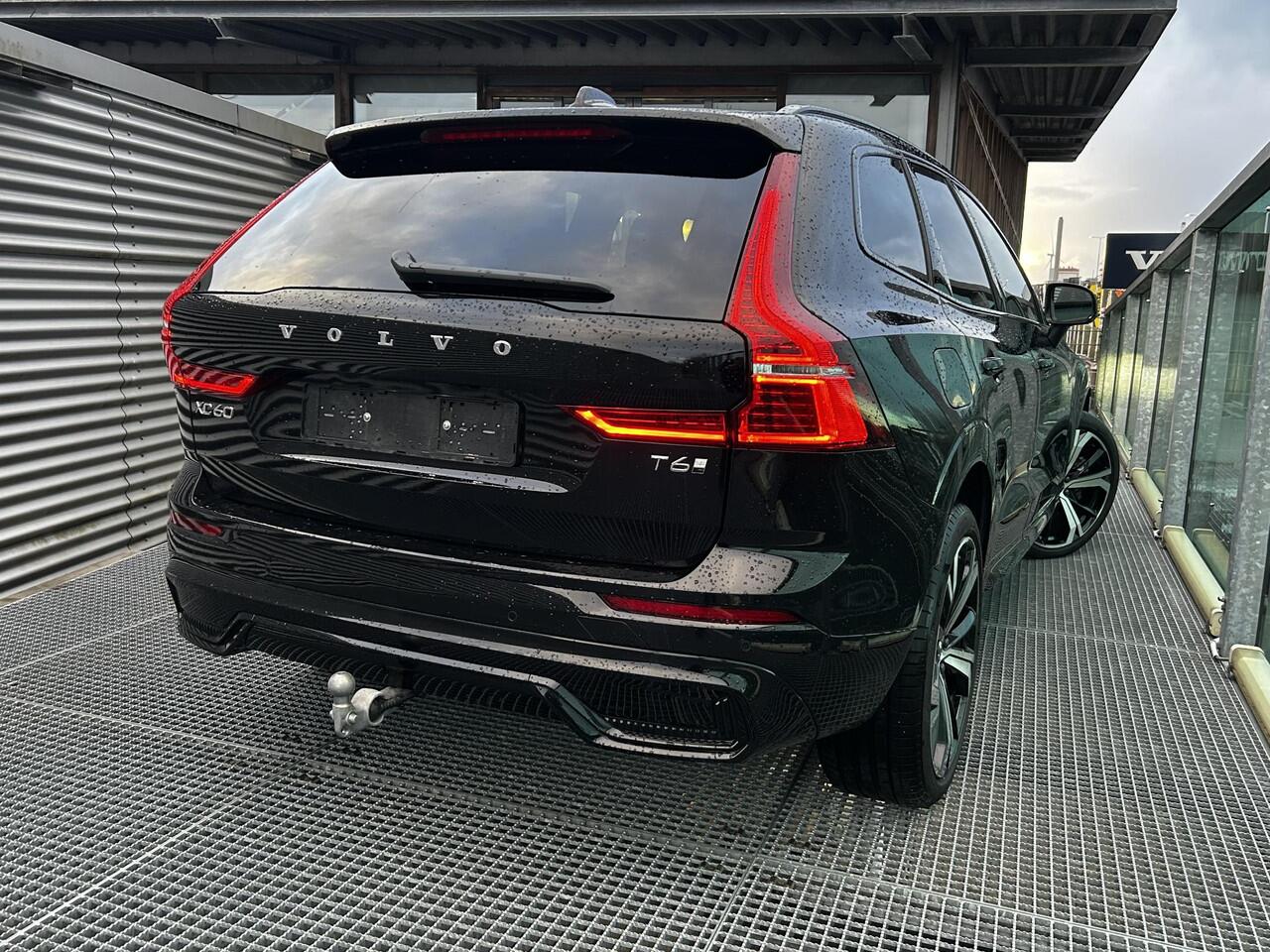 Volvo XC60 Plus T6 AWD Panoramadak, Electr. verstelbare stoelen, Verwarmde stoelen + stuurwiel, Harman-Kardon premium audio, 21 inch lichtmetalen velgen, Trekhaak semi electrisch