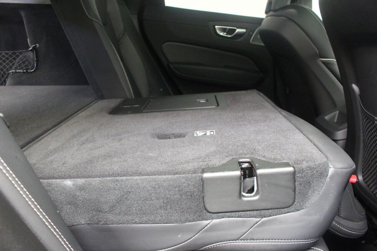 Volvo XC60 Recharge T6 AWD R-Design | Rijklaarprijs | Luchtvering | Bowers & Wilkins | Trekhaak |