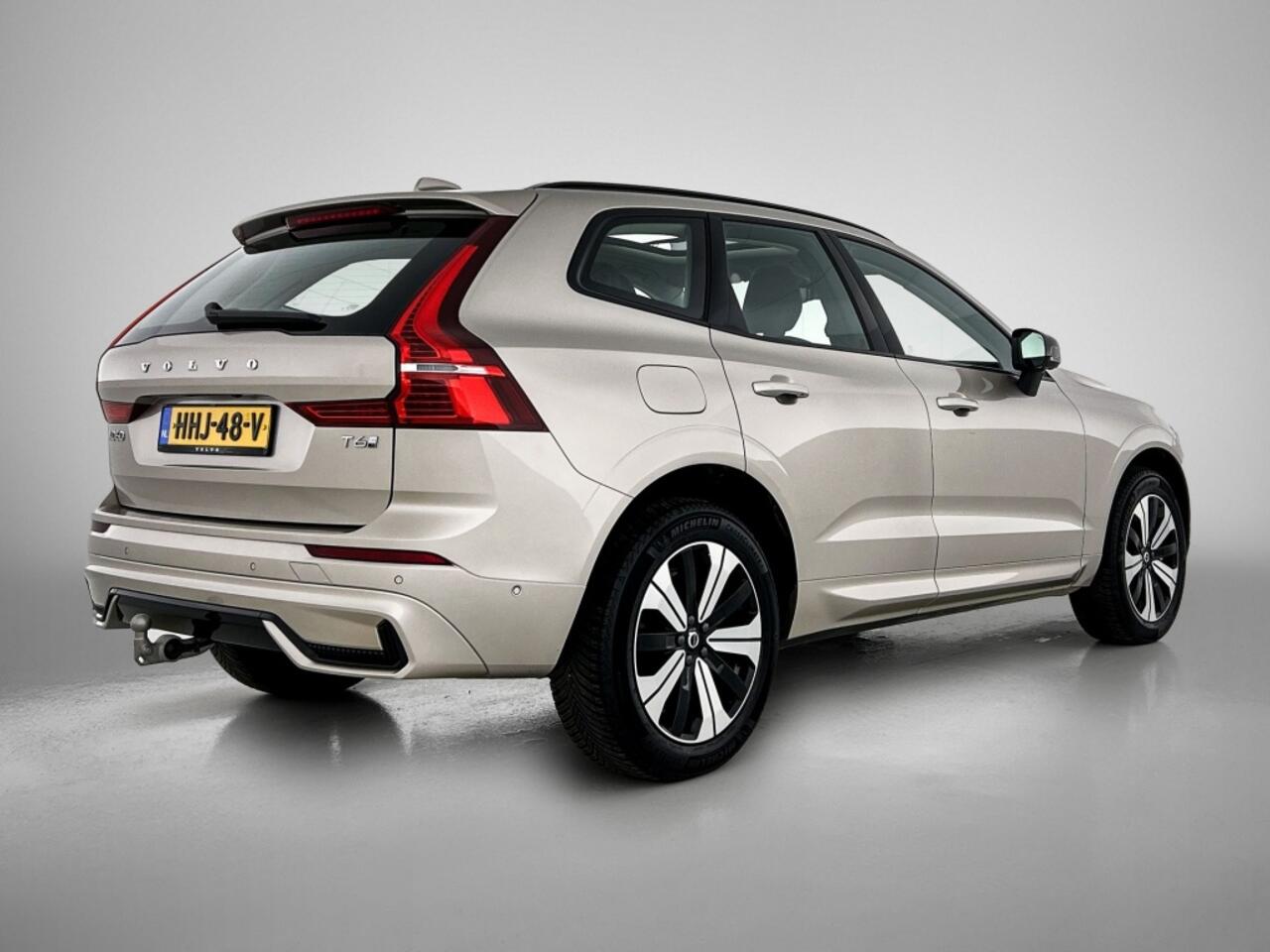 Volvo XC60 2.0 T6 AWD Plus Dark | Panorama dak | Trekhaak | Leder |