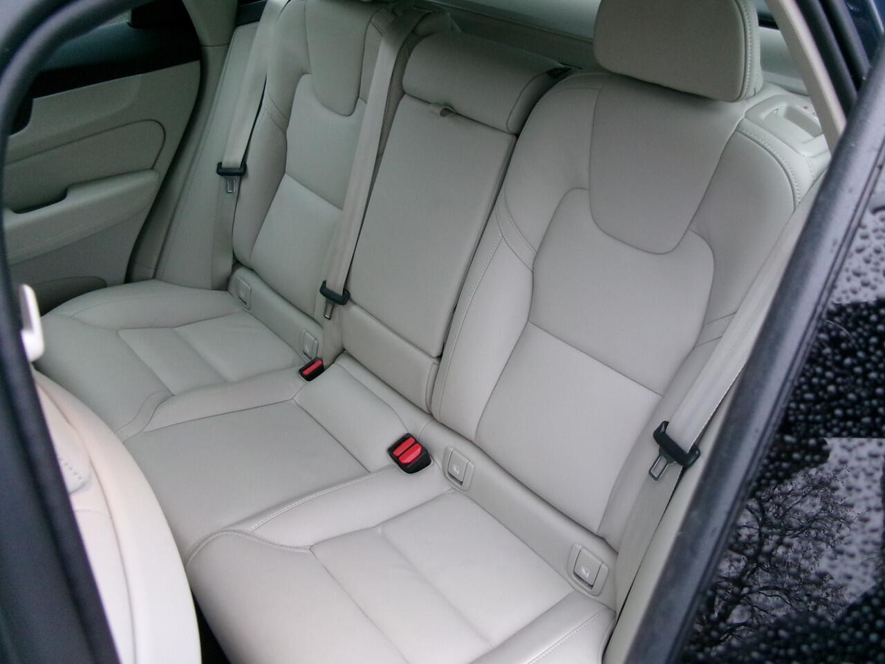 Volvo XC60 2.0 T8 Plug-in hybrid AWD Plus Dark