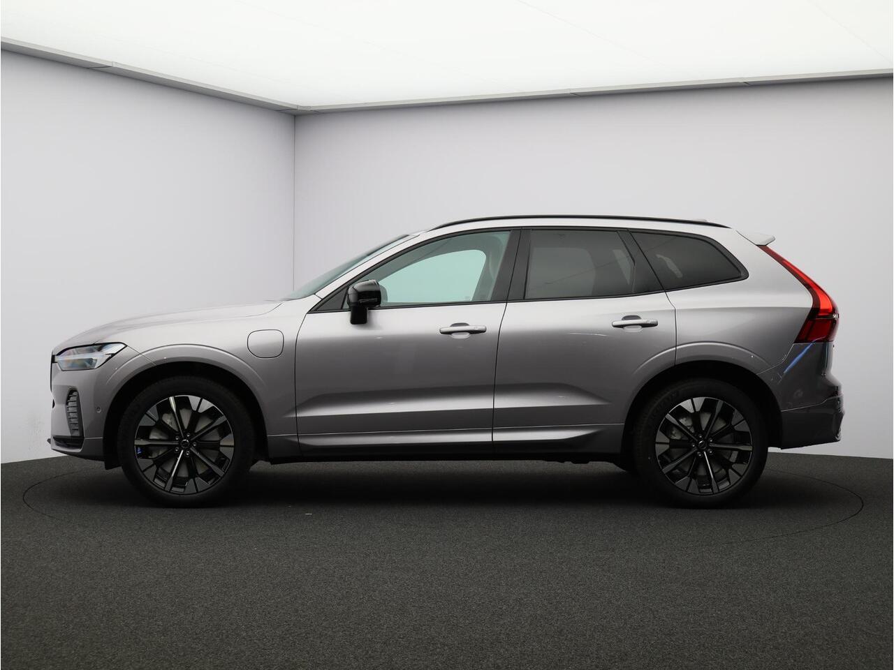 Volvo XC60 2.0 T6 Plug-in hybrid AWD Plus Dark / Panoramadak / Head-up Display / 360 Camera / Harman kardon / Elektrische Stoelen / Getint Glas / Stoel+Stuurverwarming /