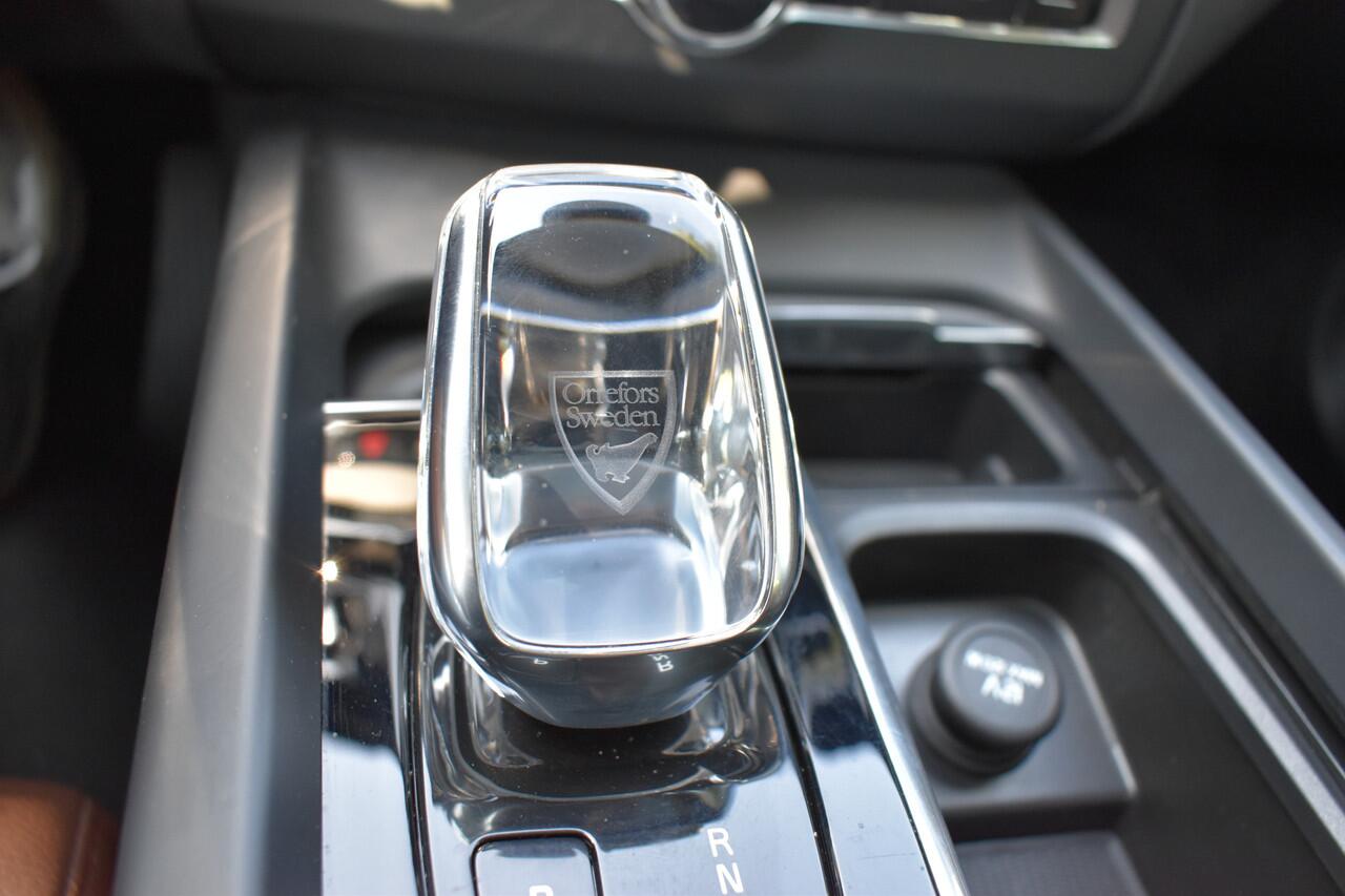 Volvo XC60 2.0 Recharge T6 AWD R-Design PANO, LEER, TREKH.