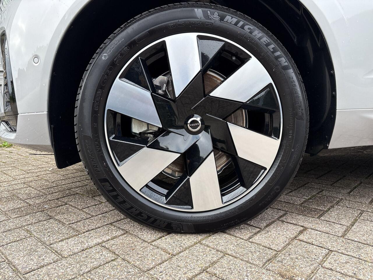 Volvo XC60 T6 Plug-in hybrid AWD Ultra Dark / Harman/Kardon / Panoramadak / Trekhaak /