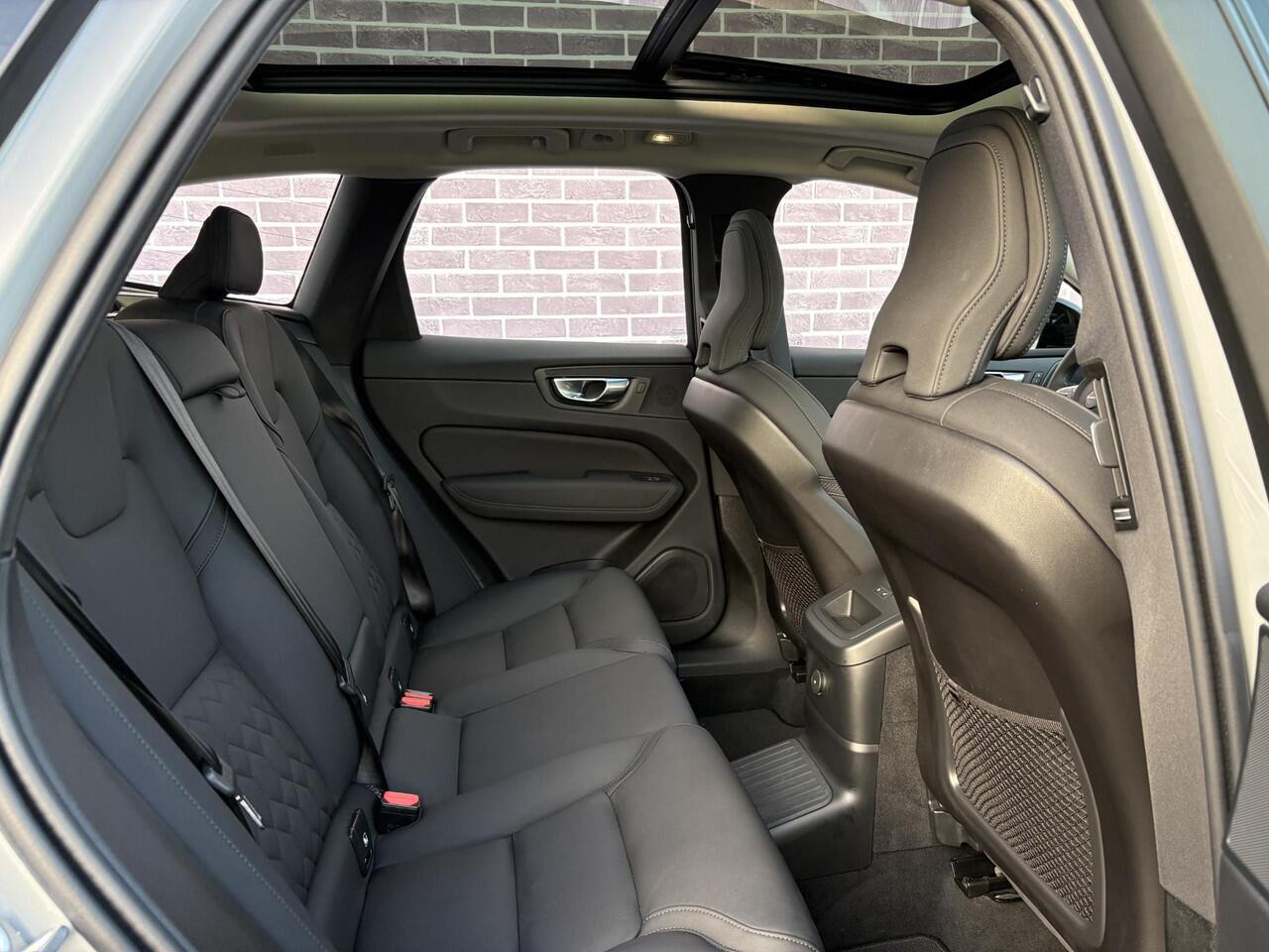 Volvo XC60 2.0 T6 Plug-in hybrid AWD Ultra Dark | FACELIFT !! | Trekhaak | Memory stoelen | Harman/Kardon | 360º Camera | Panorama-Schuifdak | Adaptieve Cruise controle | Blis | stoel + stuur verwarming |