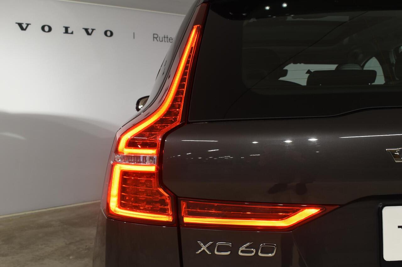 Volvo XC60 T6 350PK Automaat Plug-in Hybrid AWD Ultimate Dark / Navigatie / Luchtvering / 360 Camera / Adaptieve Cruise Control / Bowers&Wilkins / Stuur & Stoelverwarming / Elektr. Achterklep / Schuifdak / Trekhaak