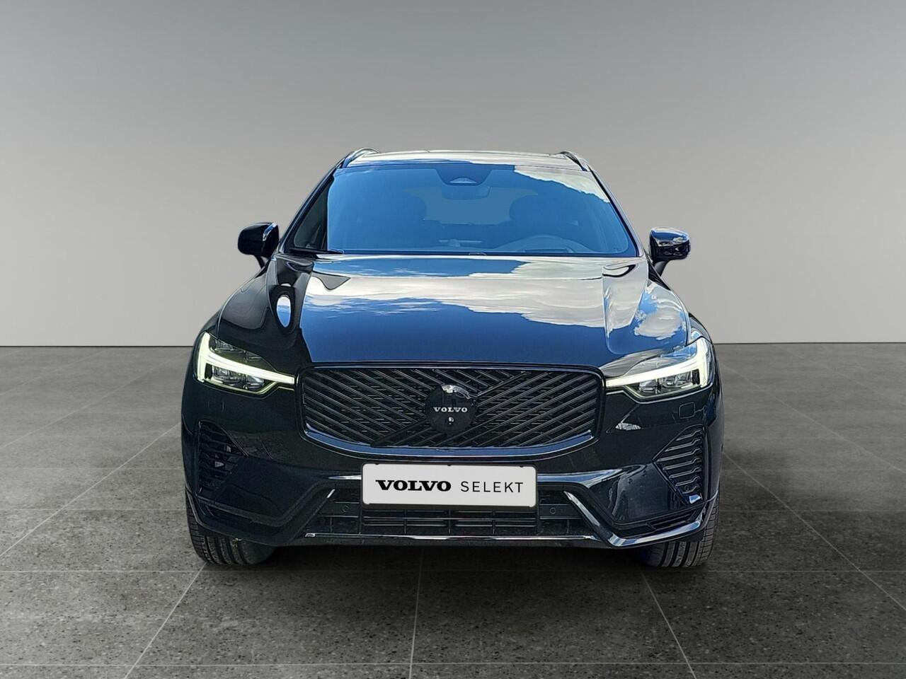 Volvo XC60 2.0 T6 Plug-in hybrid AWD Ultra Black Edition | Luchtvering | Bowers & Wilkins Audio | Extra getint glas | Nappa lederen bekleding |