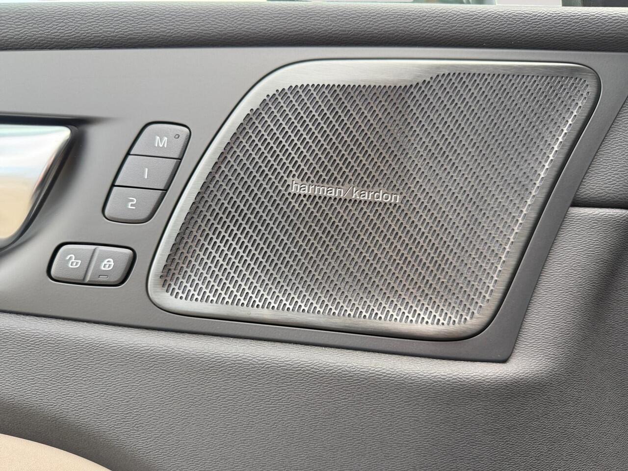 Volvo XC60 2.0 T6 Plug-in hybrid AWD Ultra Bright | Luchtvering | Cardamom Interieur | Harman/Kardon Audio | Panoramadak |