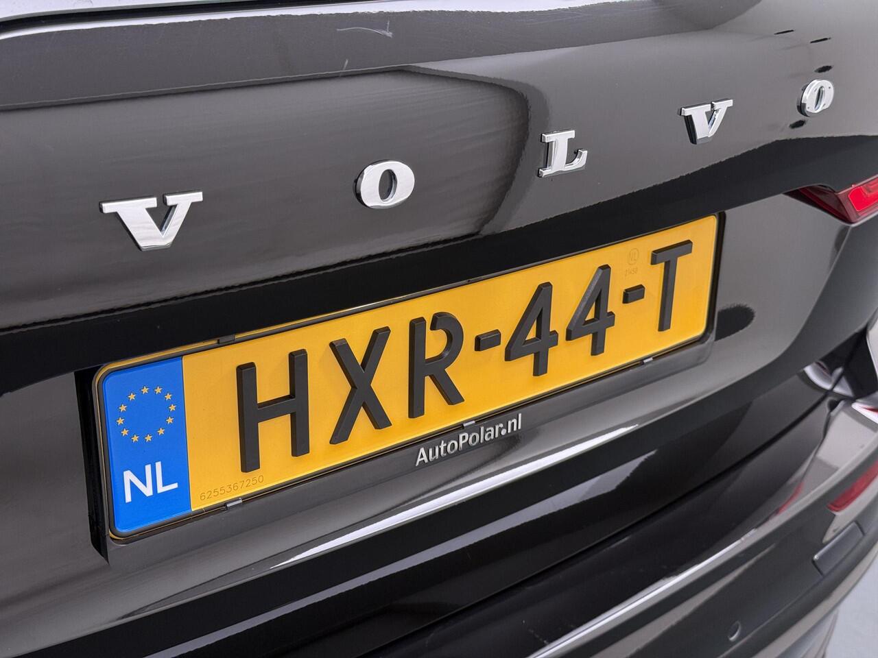 Volvo XC60 2.0 T6 Plug-in hybrid AWD Plus Dark R-Design Trekhaak/Panodak/Camera etc.