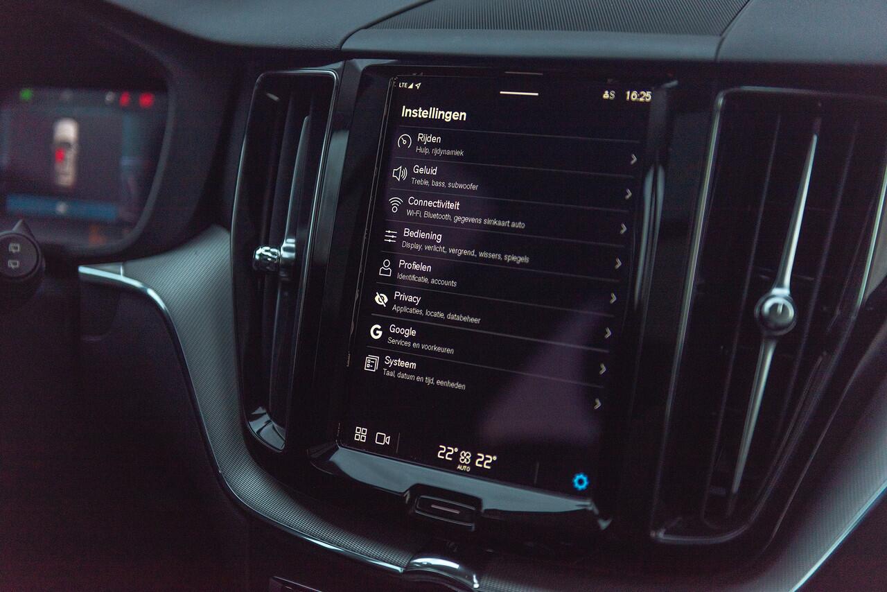 Volvo XC60 T6 Aut. LongRange Core Bright Leder Panoramadak 350pk