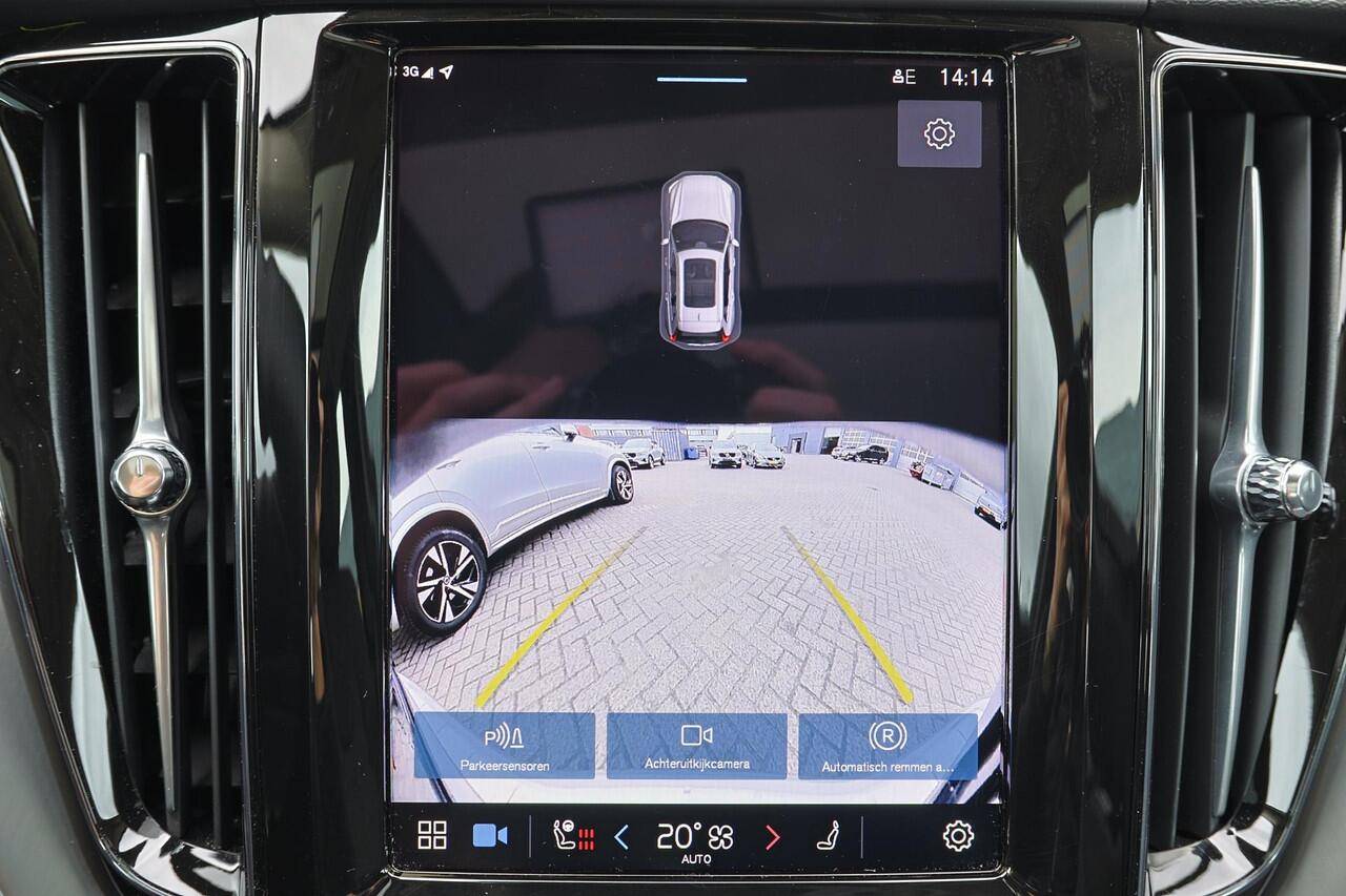 Volvo XC60 T6 Recharge AWD Core Bright - Panorama/schuifdak - IntelliSafe Assist & Surround - Parkeercamera achter - Verwarmde voorstoelen, stuur & achterbank - Parkeersensoren voor & achter - Draadloze tel. lader - 18' LMV