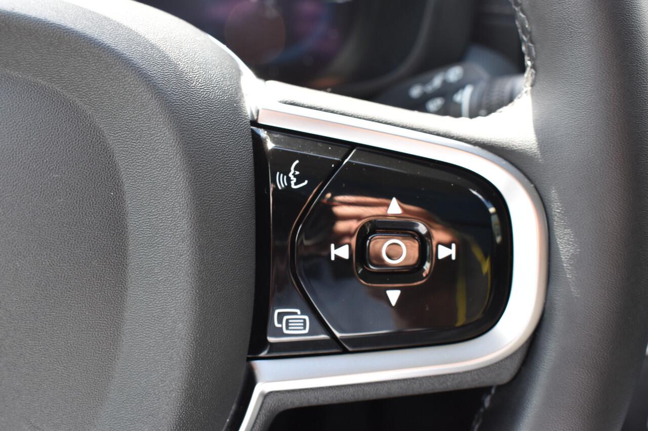 Volvo XC60 T8 AWD 455PK Plug-in hybrid Ultra Dark | Pano dak | Head Up Display | 360 Camera | ACC | Pilot Assist | Harman & Kardon | Keyless |