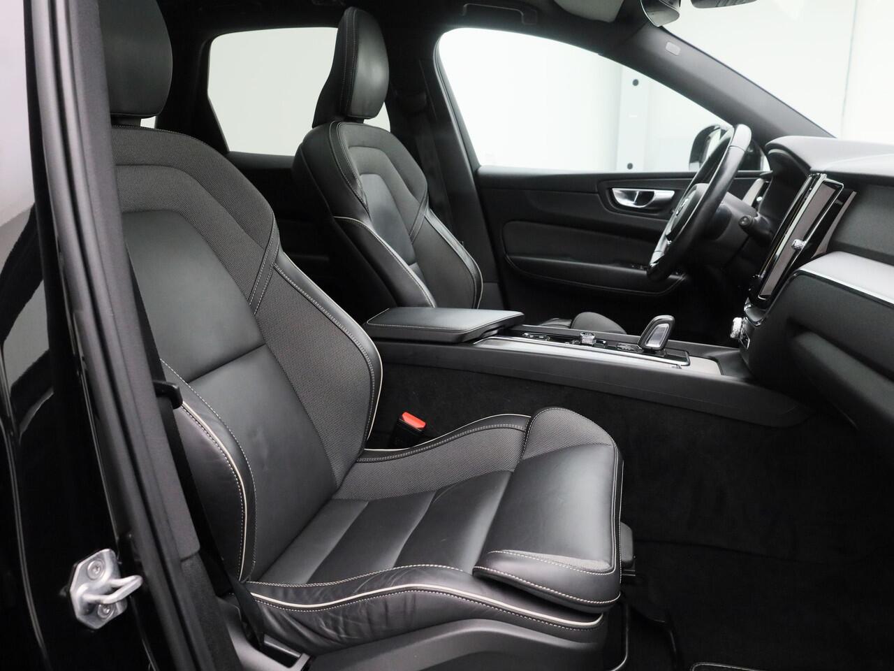 Volvo XC60 2.0 Recharge T6 AWD R-Design | PANO | ADAPTIVE | KEYLESS | STOEL- EN STUURVERW.