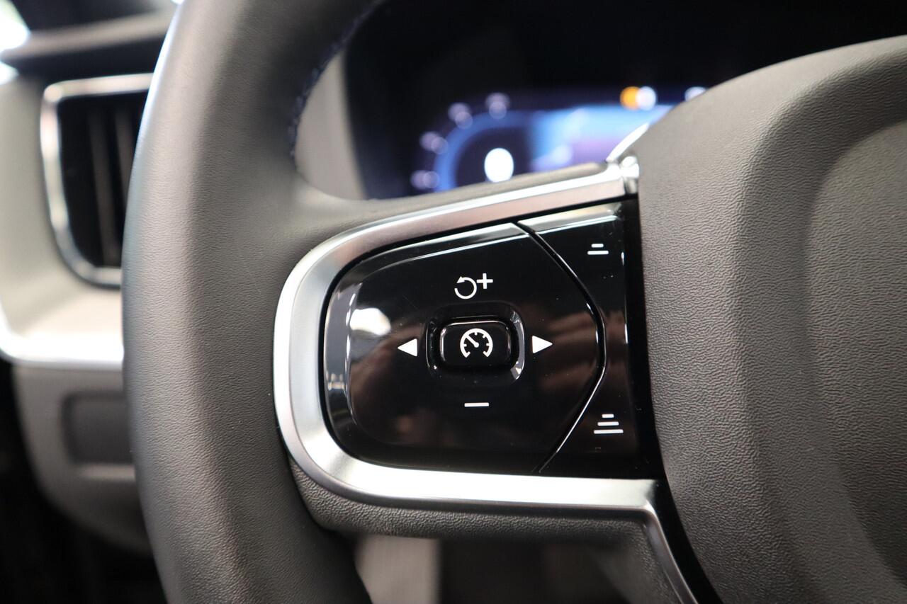 Volvo XC60 2.0 T8 Plug-in hybrid AWD Ultra Black Edition H&K Long Range Luchtvering 24 maanden garantie mogelijk (*vraag naar de voorwaarden)