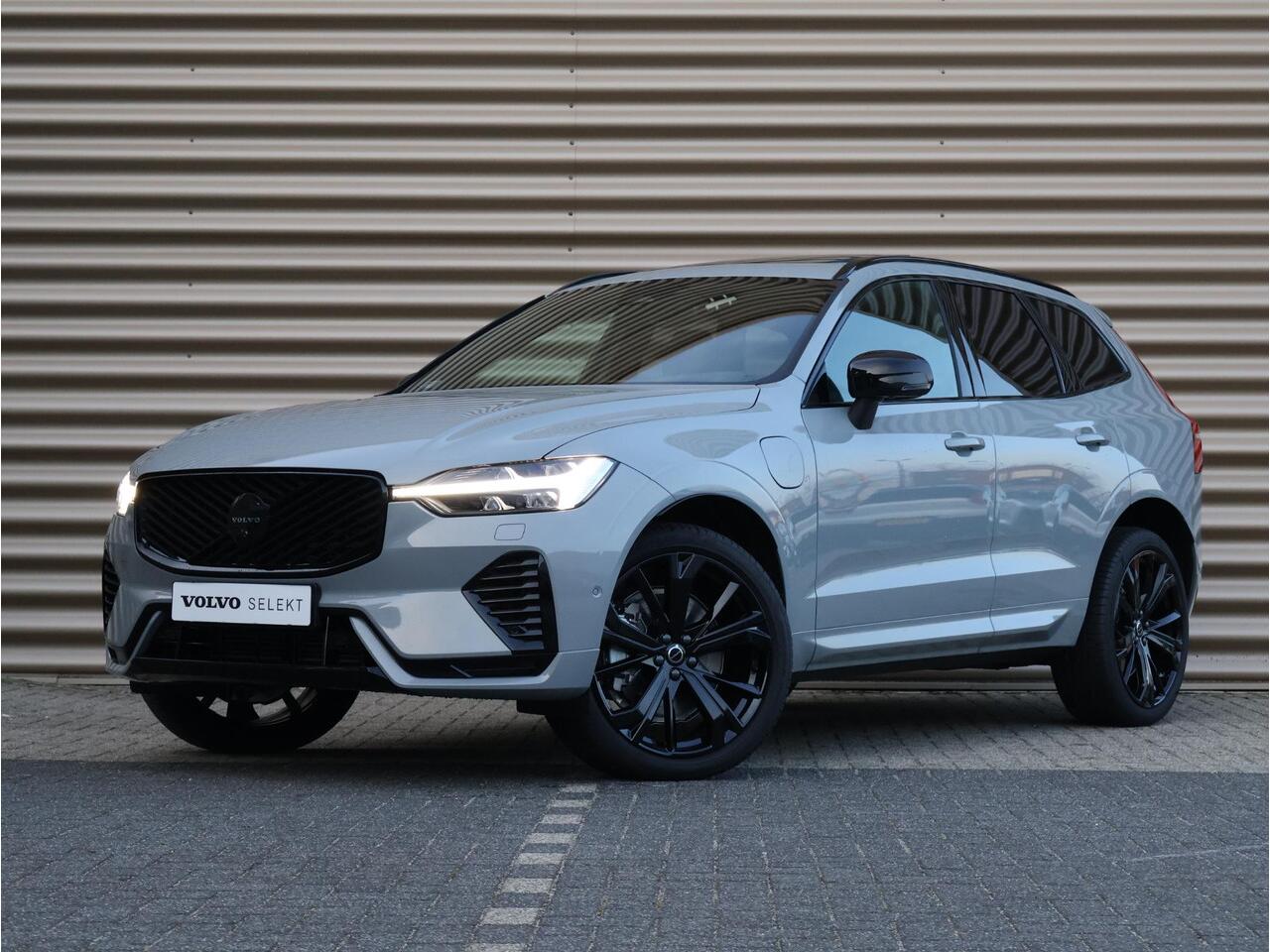 Volvo XC60 T6 Plug-in hybrid AWD Ultra Black Edition | Uit voorraad leverbaar | Harman Kardon | Panoramadak