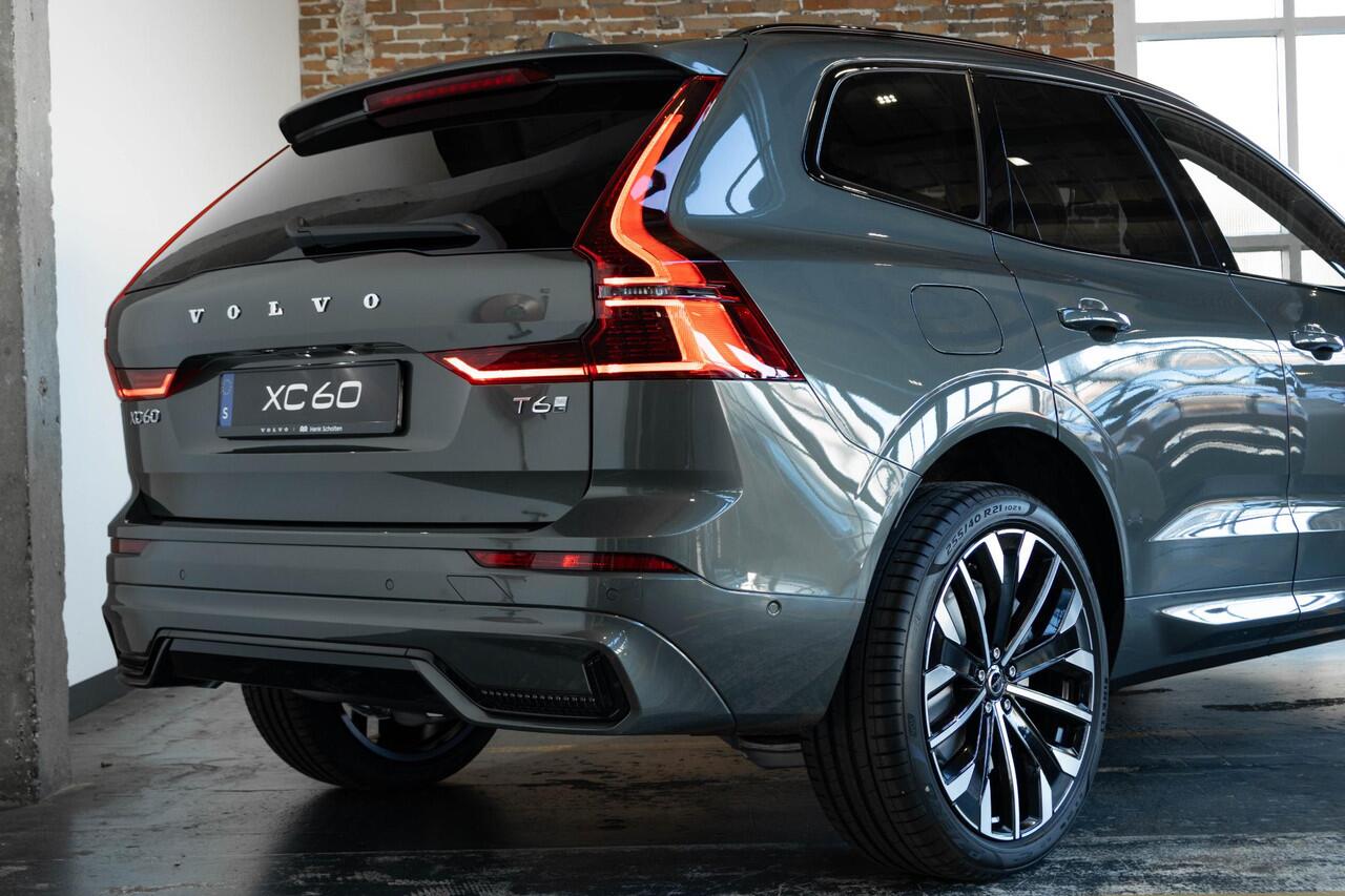Volvo XC60 2.0 T6 Plug-in hybrid AWD Ultra Dark | Executive Line | Bowers & Wilkins | Luchtvering | Geventileerde Voorstoelen | Massagefunctie | 21" Lichtmetalen Wielen |