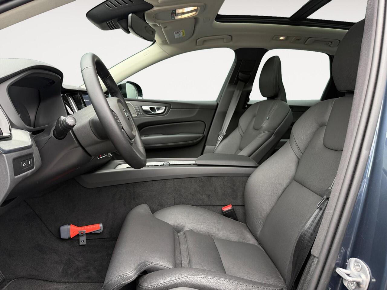 Volvo XC60 2.0 T6 Plug-in hybrid AWD Ultra Dark | Panoramadak | Extra getint glas | Head-up Display | 360 graden camera |