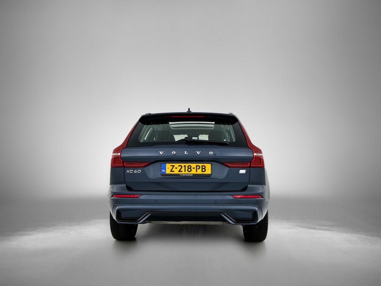 Volvo XC60 2.0 T6 Plus Dark Panorama Dak | All season | Trekhaak |