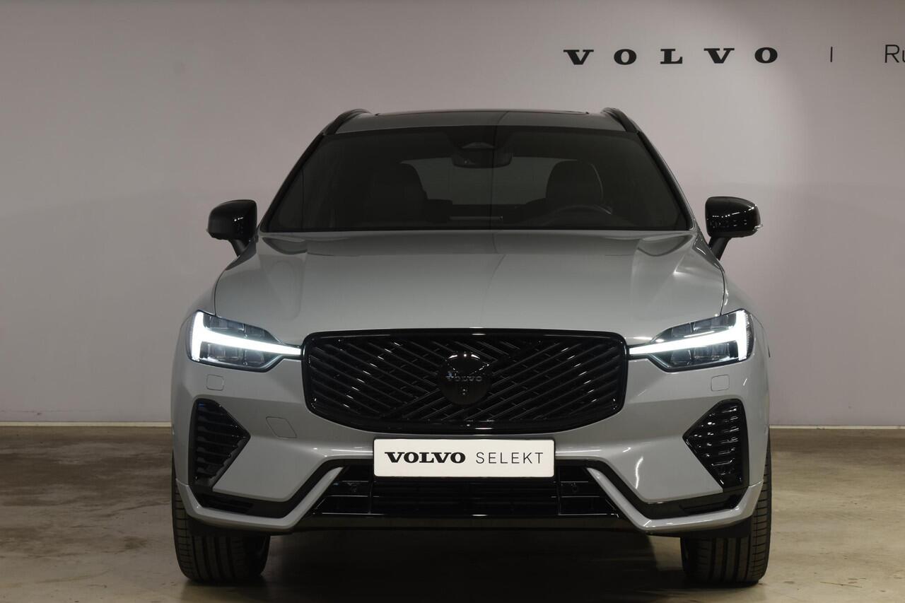 Volvo XC60 T6 350PK Plug-in Hybrid AWD Plus Black Edition / Head Up Display / 360 Camera / Panorama Dak / Lederen Bekleding / Elektrische Stoelen / Stuur & Stoelverwarming /