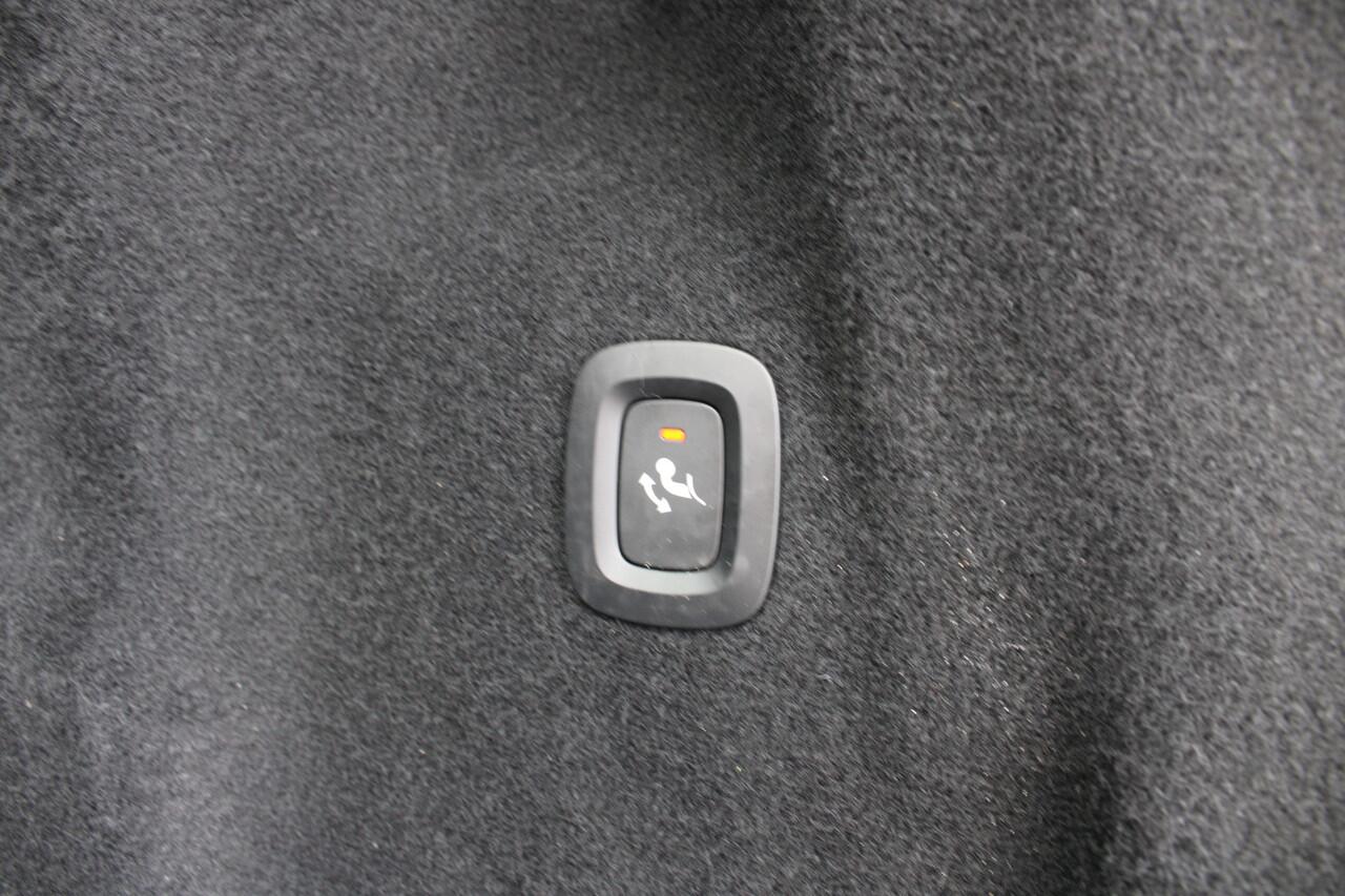 Volvo XC60 T6 Plug-in hybrid AWD Plus Dark | Schuif/kanteldak | El. Trekhaak | 360 Camera | Verw. Voorstoelen & stuurwiel