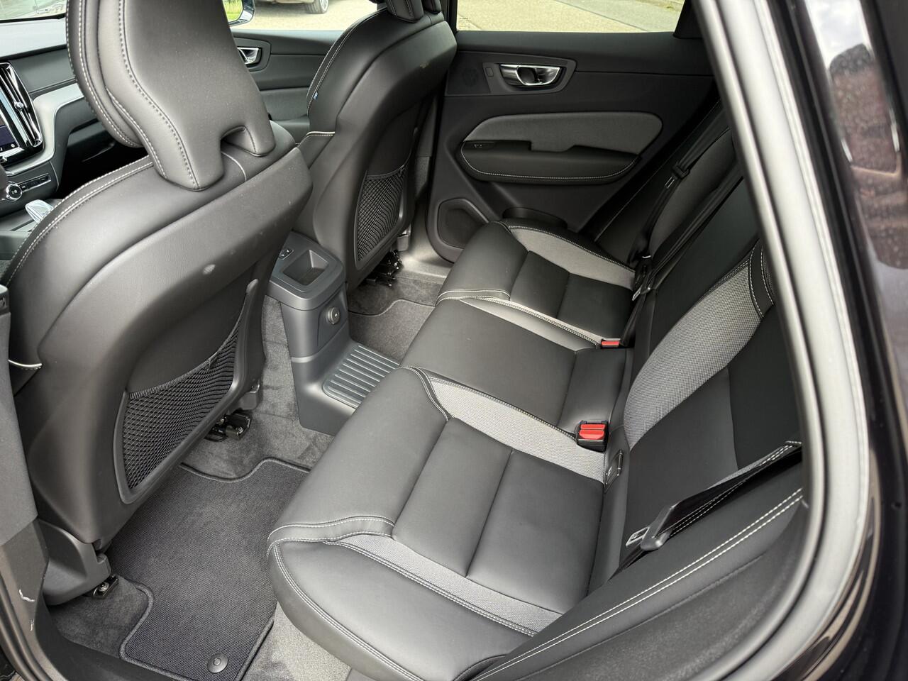 Volvo XC60 T8 (455pk) Recharge AWD Plus Black Edition ** Panodak ** HUD ** H&K ** 360 camera ** Trekhaak NP 80K **