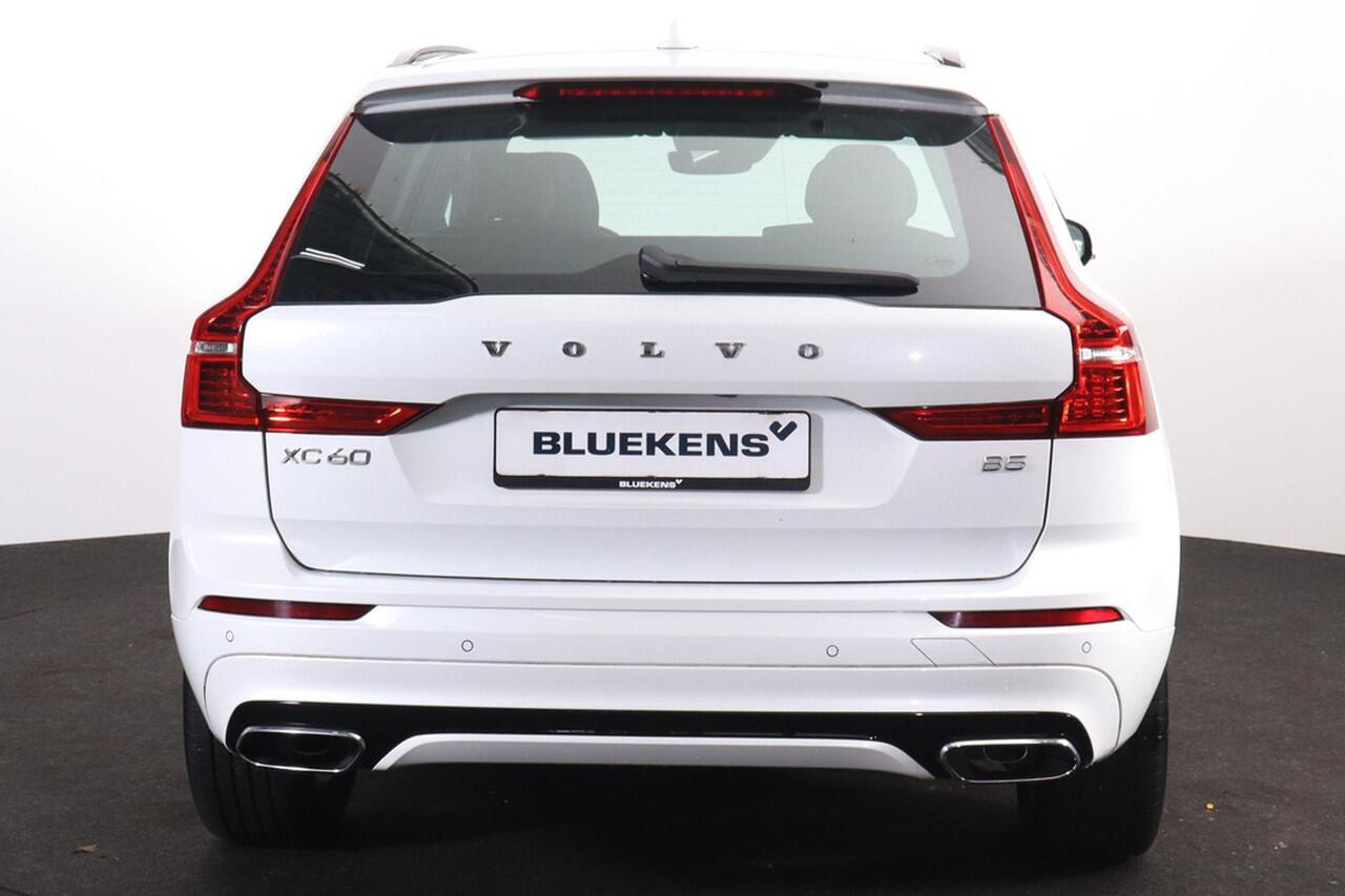 Volvo XC60 B5 R-Design - Panoramisch schuif-/kanteldak - Intellisafe Assist / Surround - Parkeerverwarming met timer - Harman Kardon Audio - Elektrisch bedienbare voorstoelen met geheugen - Verwarmbare voorstoelen - Head-up Display - Verwarmbaar stuurwiel - 360 view