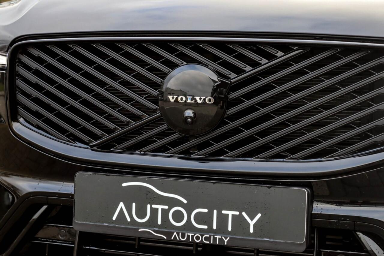 Volvo XC60 MY26 T6 Plus Black Edition Recharge Plug-In Hybrid AWD Pano l 36