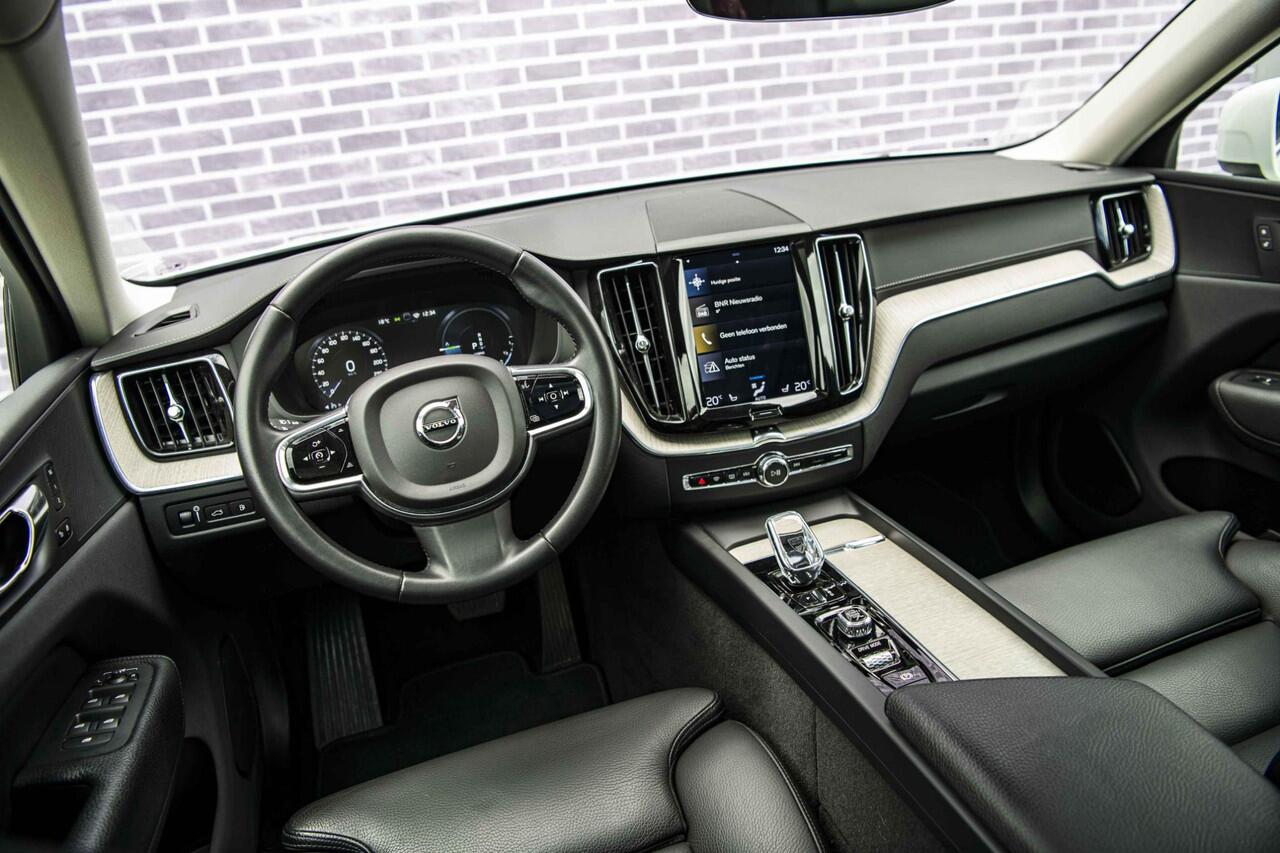 Volvo XC60 2.0 T8 Twin Engine AWD Inscription | Stoelverwarming | Panoramadak | DAB+ | Verwarmbare Voorruit | Lederen Bekleding |